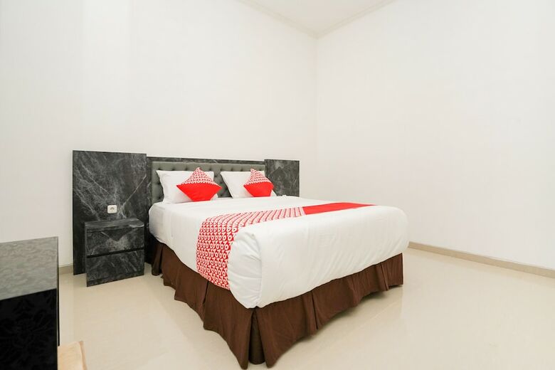 Hostal Oyo 1957 Riverside Residence