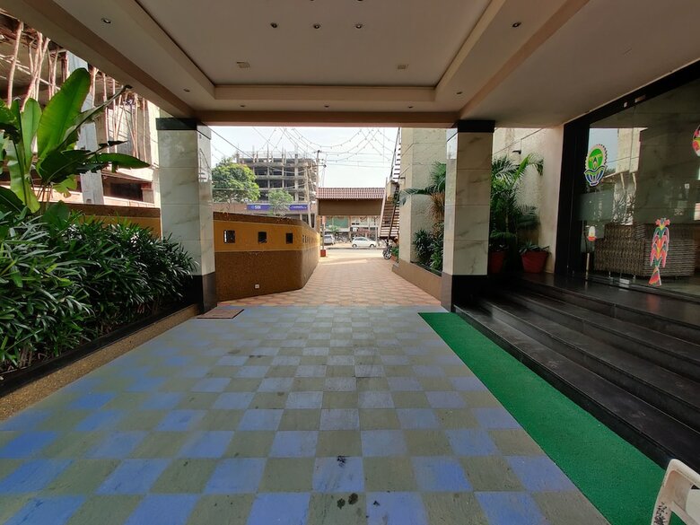 Hotel Pride Biznotel - The Maison Anand