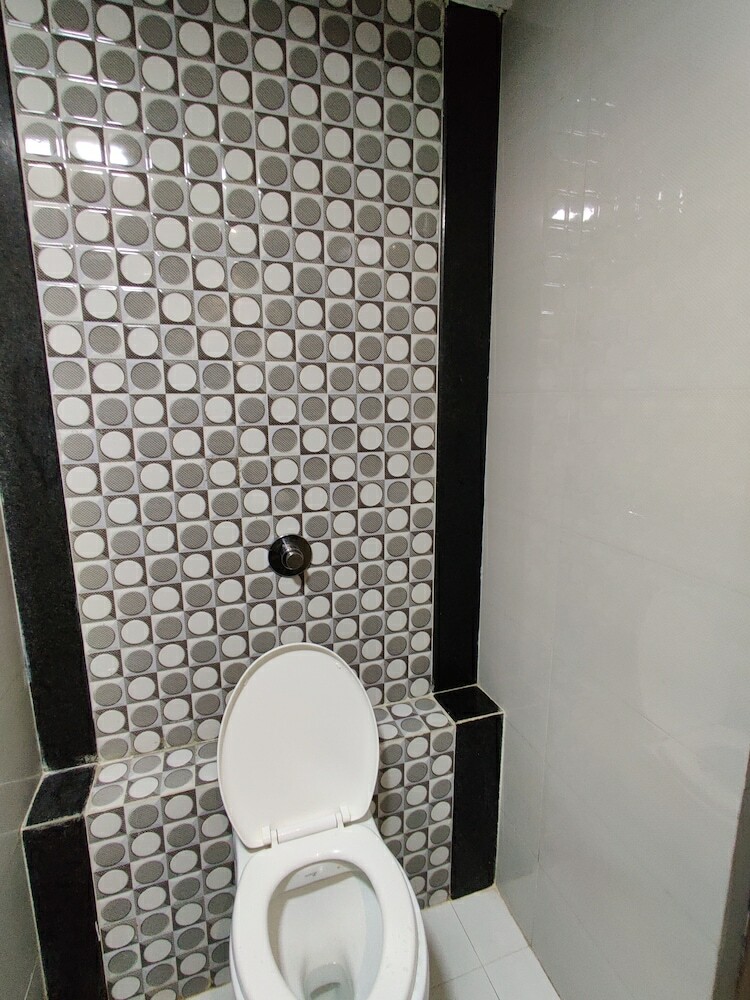 Hotel Pride Biznotel - The Maison Anand