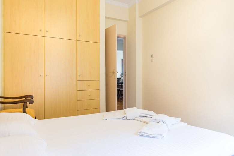 Classy Apartment With 2 Bedrooms In Petralona