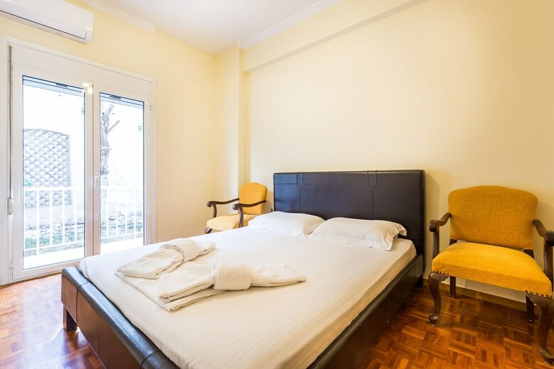 Classy Apartment With 2 Bedrooms In Petralona