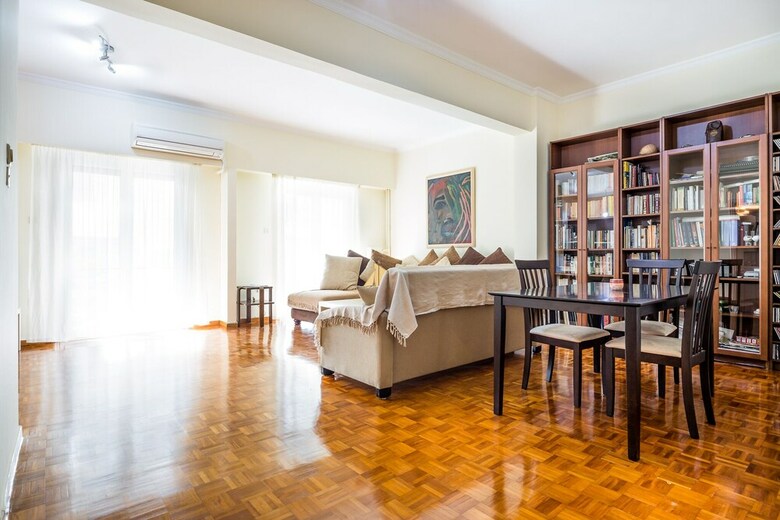 Classy Apartment With 2 Bedrooms In Petralona