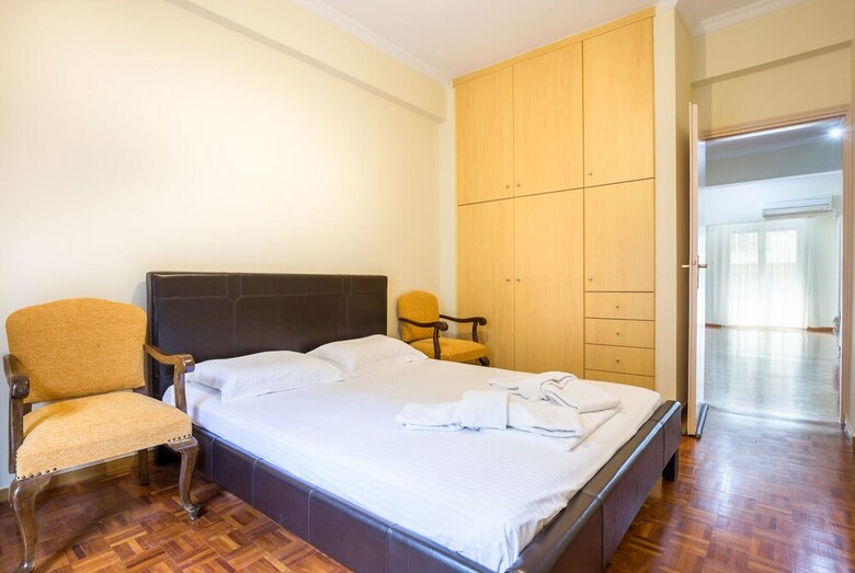 Classy Apartment With 2 Bedrooms In Petralona