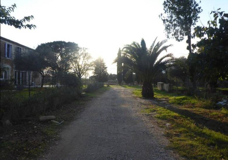 Maisons Enti�res Dans Grand Domaine