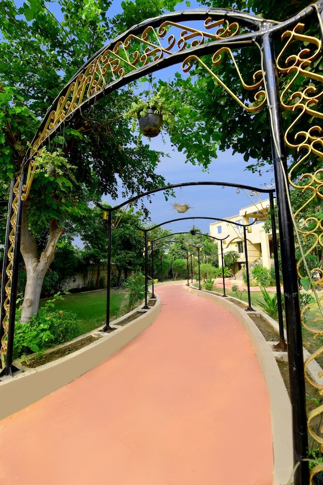 Hotel Pride Kadamb Kunj Resort - Bharatpur