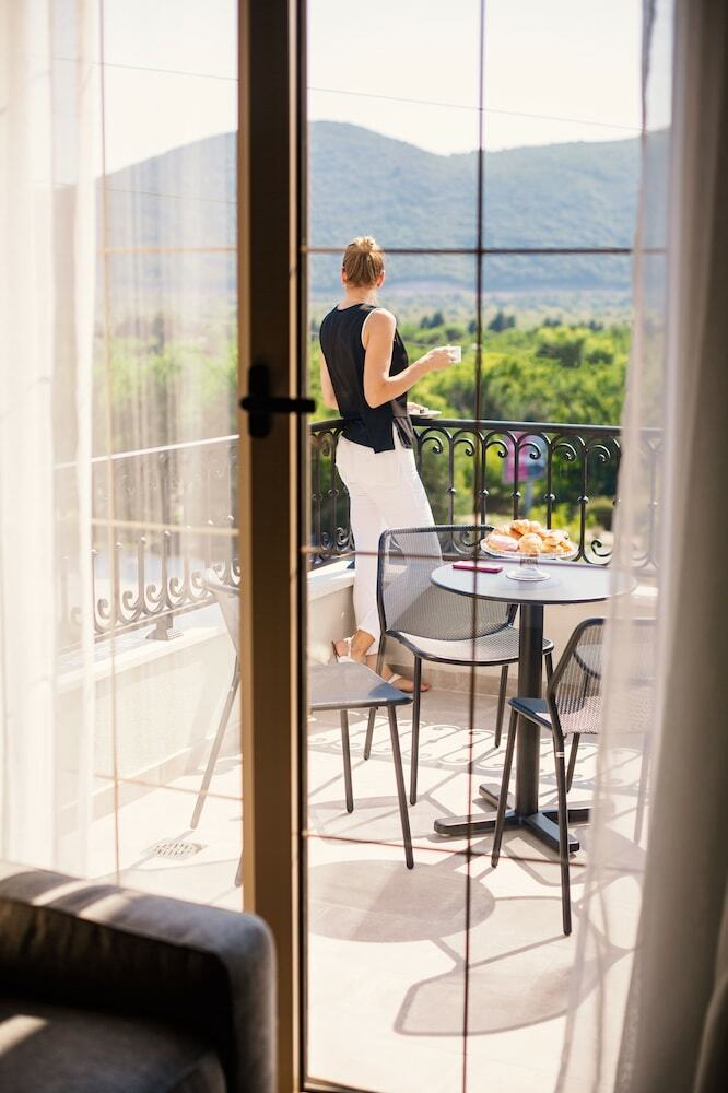 Avanti Hotel & Spa