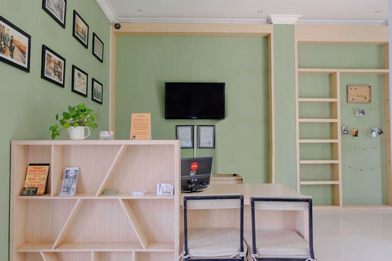 Hostal Spot On 1712 Griya Shanta Residence