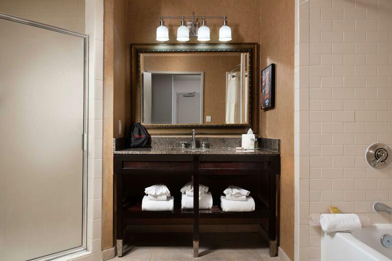 Doubletree Hotel Memphis Downtown