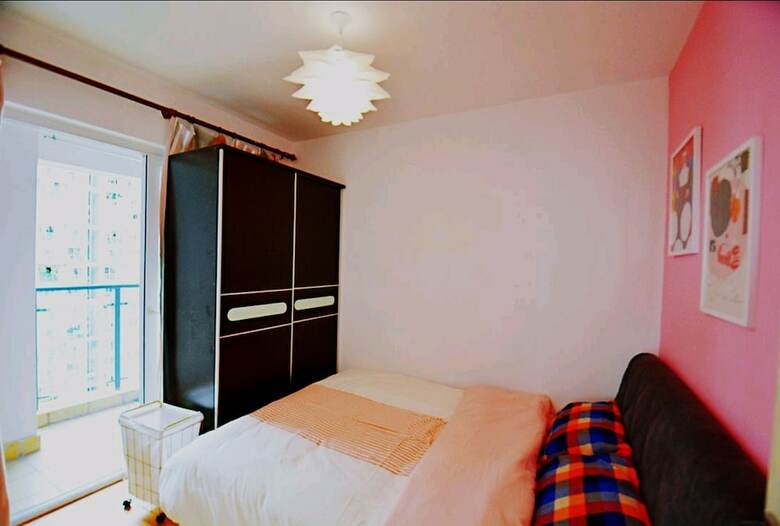 Apartamentos Avatar Gallery Large Queen Bed & High Rise View