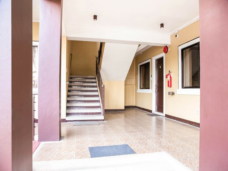 Hotel Oyo 211 Las Palmeras Apartelle