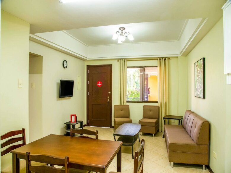 Hotel Oyo 211 Las Palmeras Apartelle