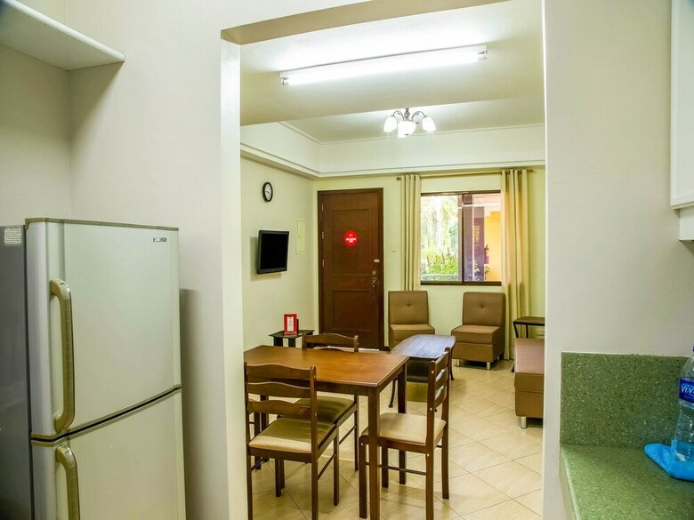 Hotel Oyo 211 Las Palmeras Apartelle