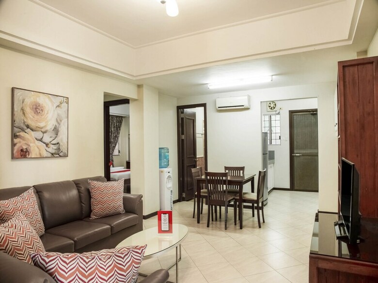 Hotel Oyo 211 Las Palmeras Apartelle
