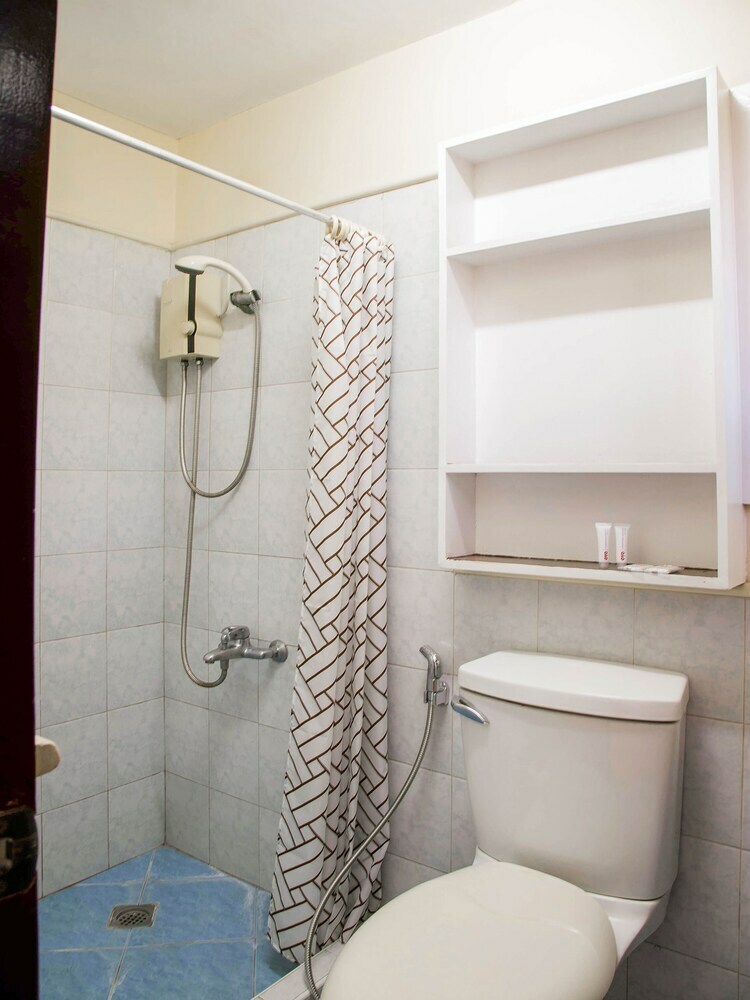Hotel Oyo 211 Las Palmeras Apartelle