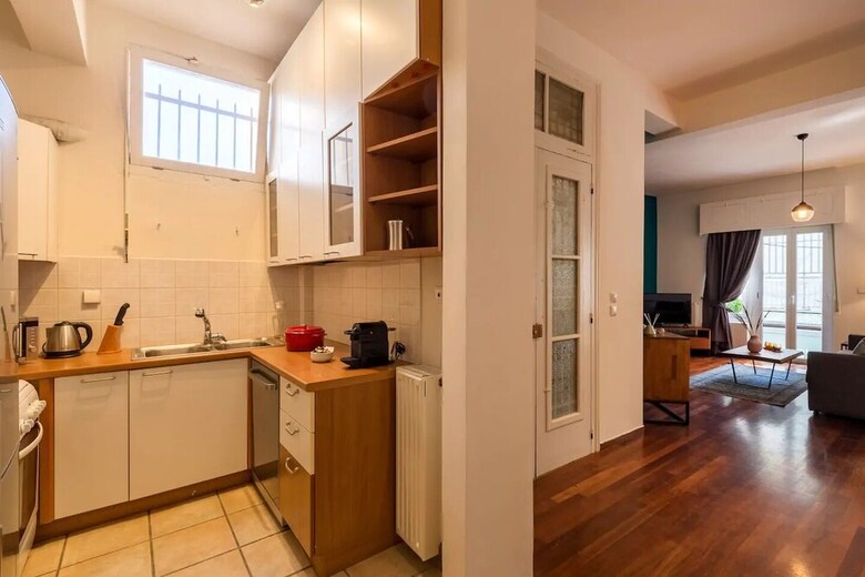 Modernly Furnished Apartment In Psyri A8