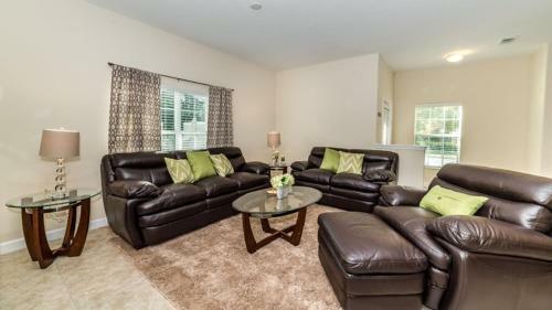 Gorgeous 5 Bed 4 Bath Townhome With Splash Pool In Paradise Palms