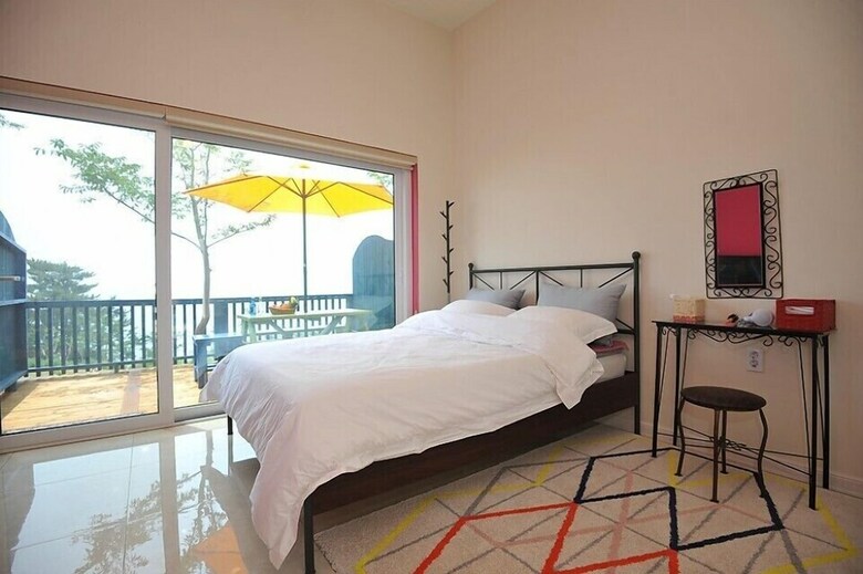 Ara Hill Pension