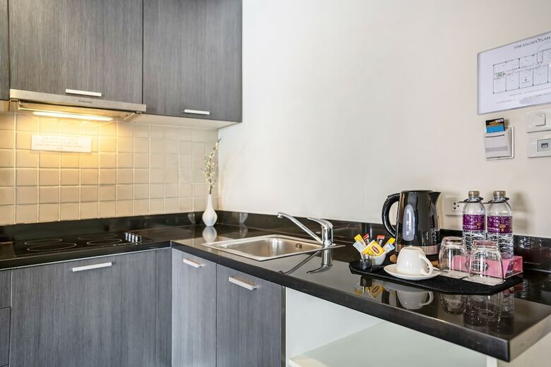 Hotel Maple Haus Sukhumvit 33 By Favstay