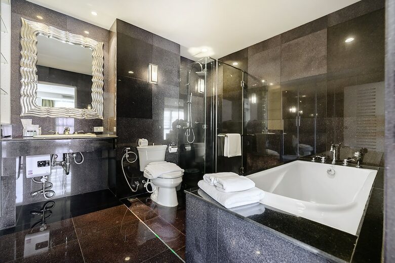 Hotel Maple Haus Sukhumvit 33 By Favstay