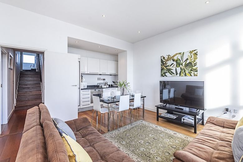 Splendid 3 Bedroom Apartment Kings Cross
