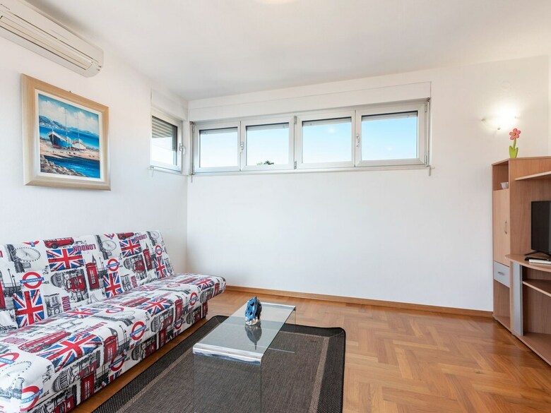 Opulent Apartment In Zadar Near Sea