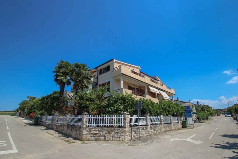 Apartamentos Sanja