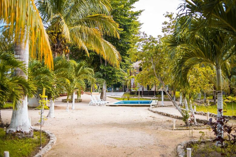 Royal Palm Bacalar Caba�as & Lagoon Club
