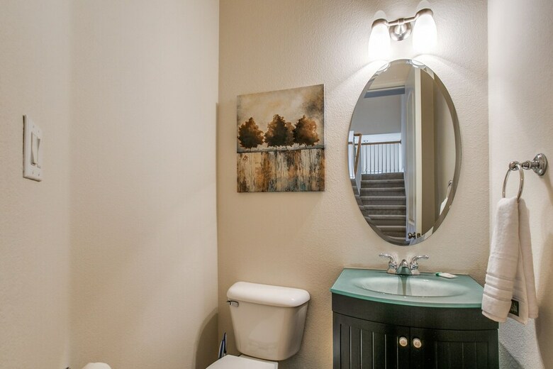 Stylish 3 Bedroom Town Home At Shops At