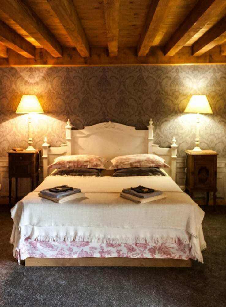 Hotel Le Pr�s Du Roc Chambres D'h�tes