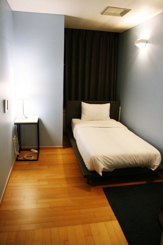 Airport Capsule Hotel Fly Me To The Moon