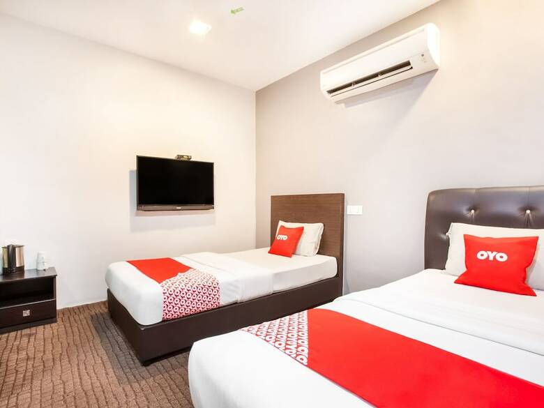 Oyo 89652 P Line Hotel
