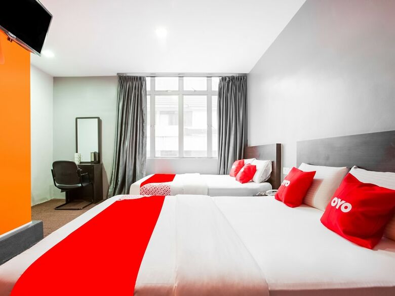 Oyo 89652 P Line Hotel