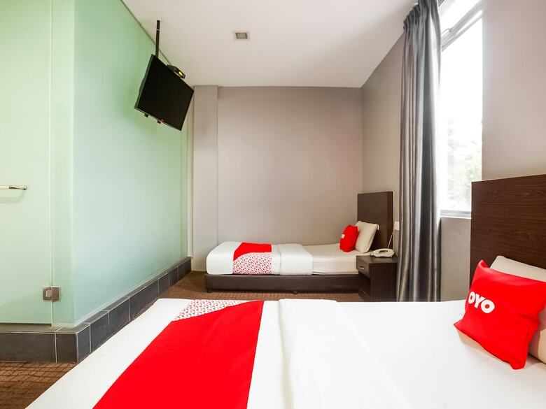 Oyo 89652 P Line Hotel