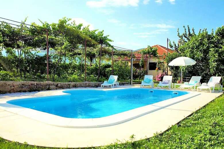 Sunflower House With A Pool