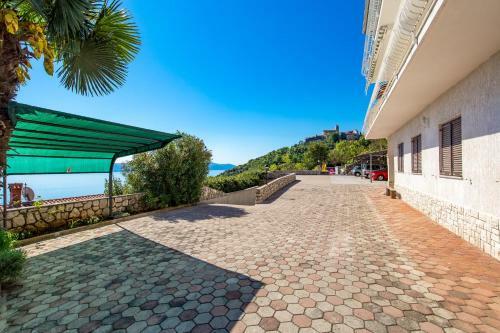 Apartments Davor
