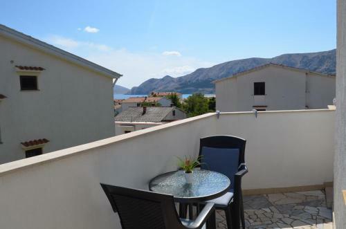Apartments Sersic Baska