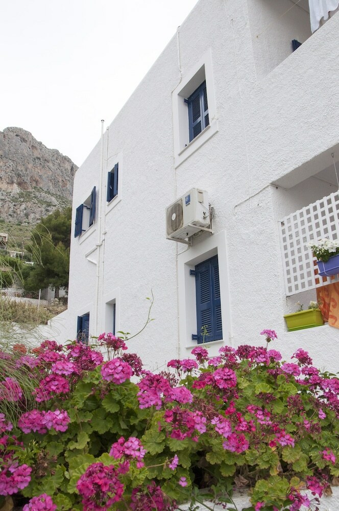 Aparthotel Tatsis Apartments