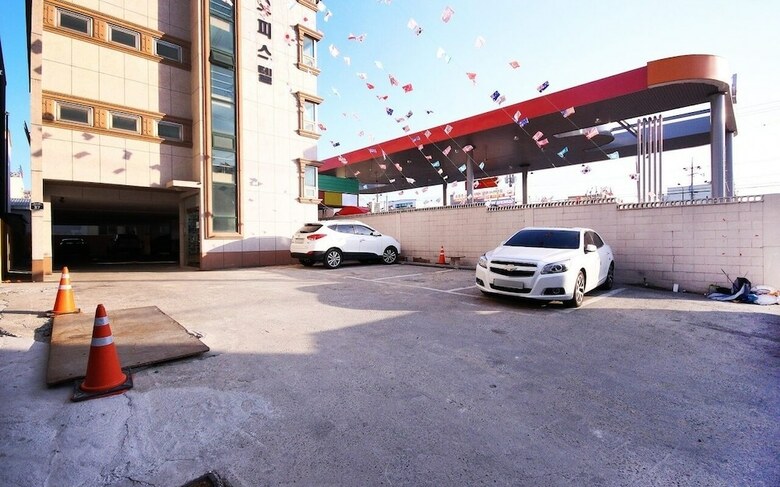 Black Hotel