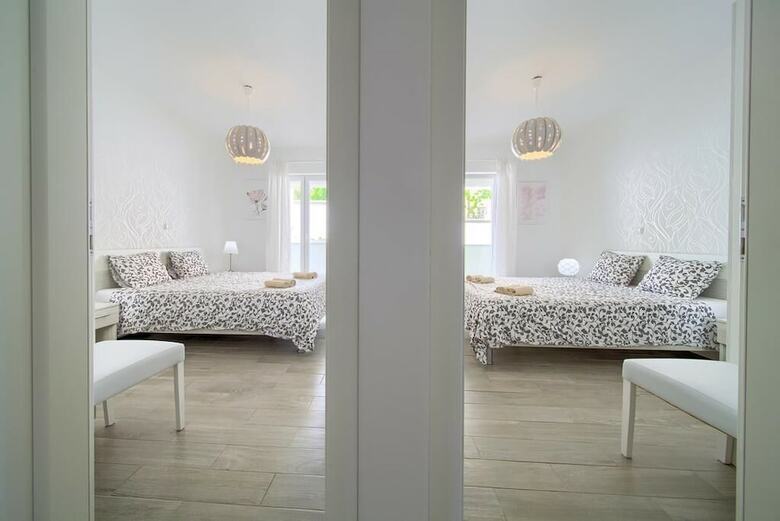 Apartments Mali Nono