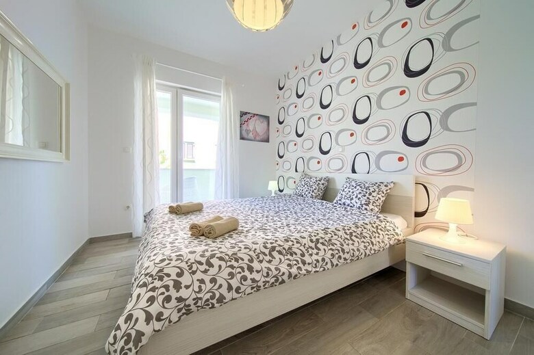 Apartments Mali Nono