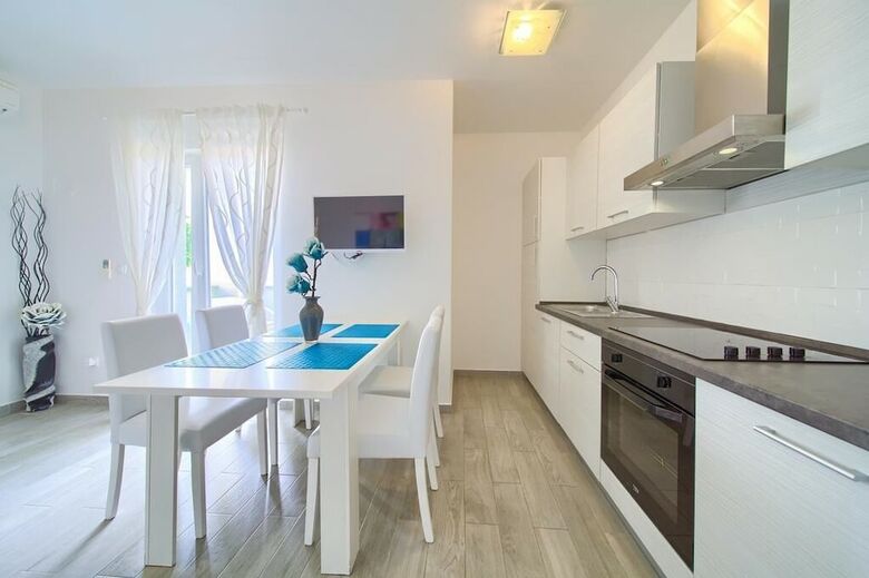 Apartments Mali Nono
