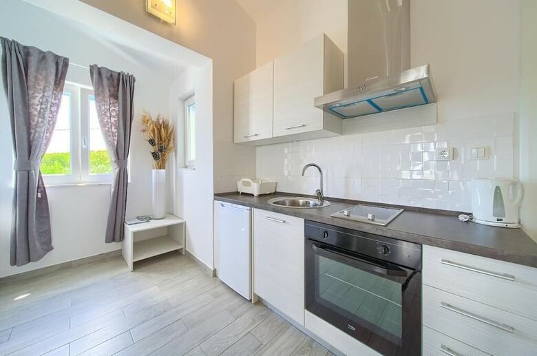 Apartments Mali Nono