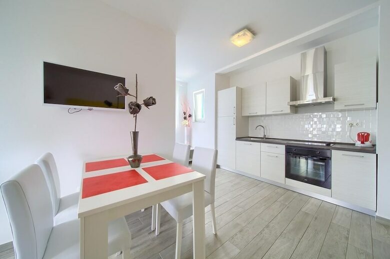Apartments Mali Nono