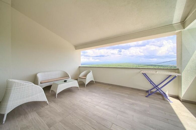 Apartments Mali Nono