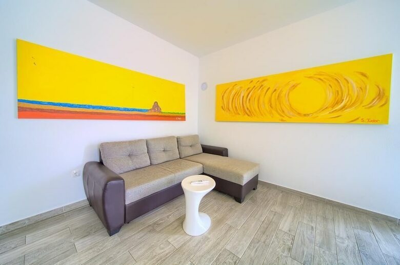 Apartments Mali Nono