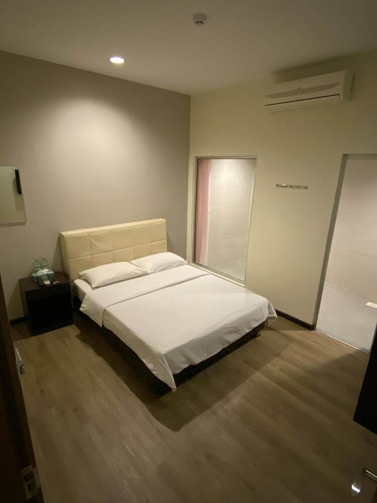 Raintree Hotel