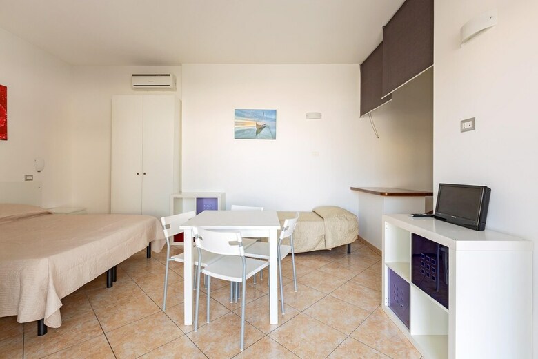 Hotel Dolmen Houses