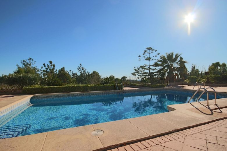 Private 4-bedroom Villa W/ Pool, Summer Kitchen & Expansive Living Space