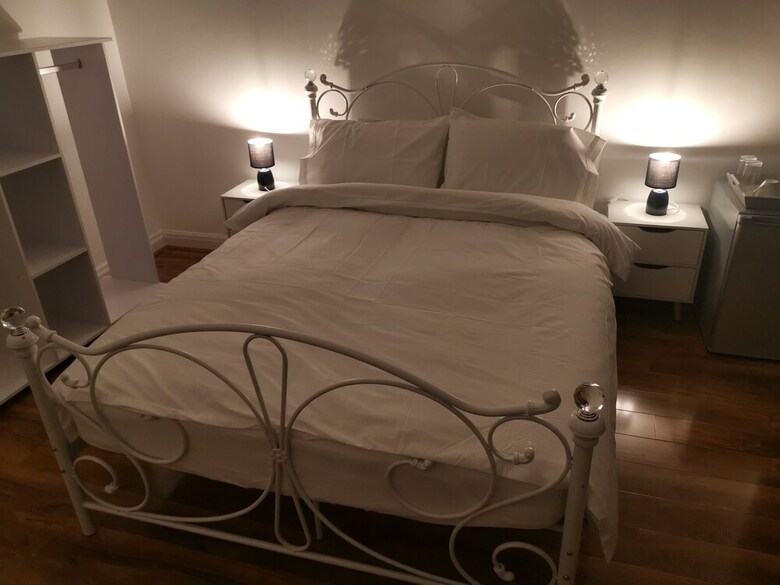 Hotel Newly Refurbished Rooms Near Whitton Stn
