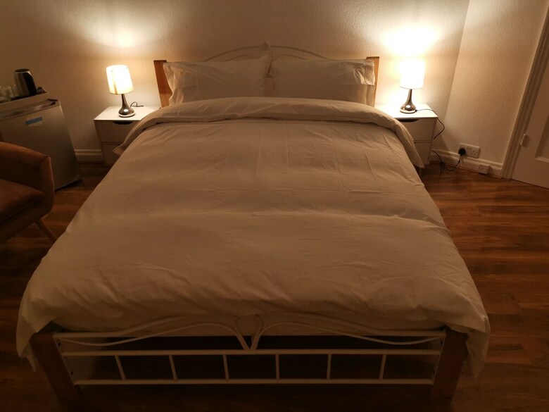 Hotel Newly Refurbished Rooms Near Whitton Stn